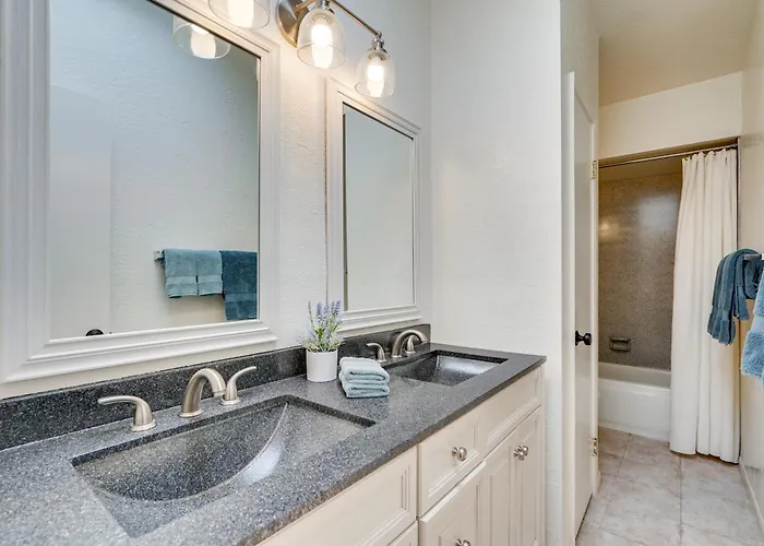 Foothills Oasis Near Hiking Trails! *