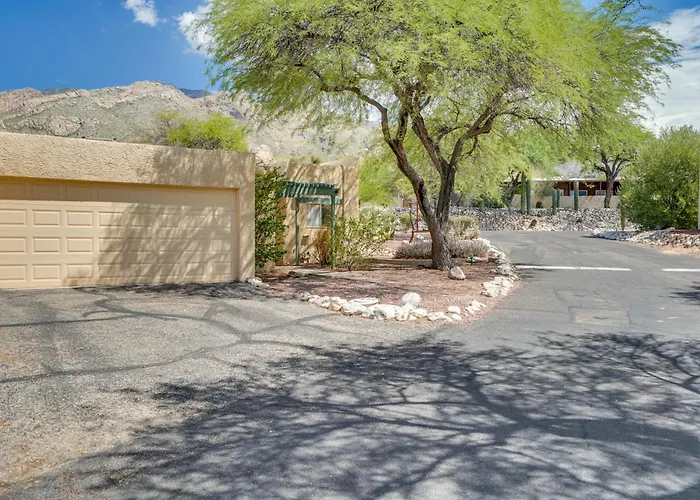 Holiday home Foothills Oasis Near Hiking Trails!