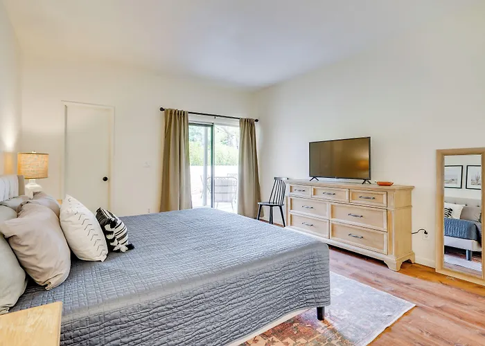 Holiday home Foothills Oasis Near Hiking Trails!