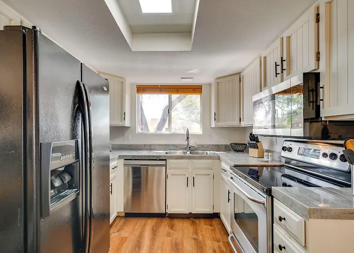 Foothills Oasis Near Hiking Trails! *